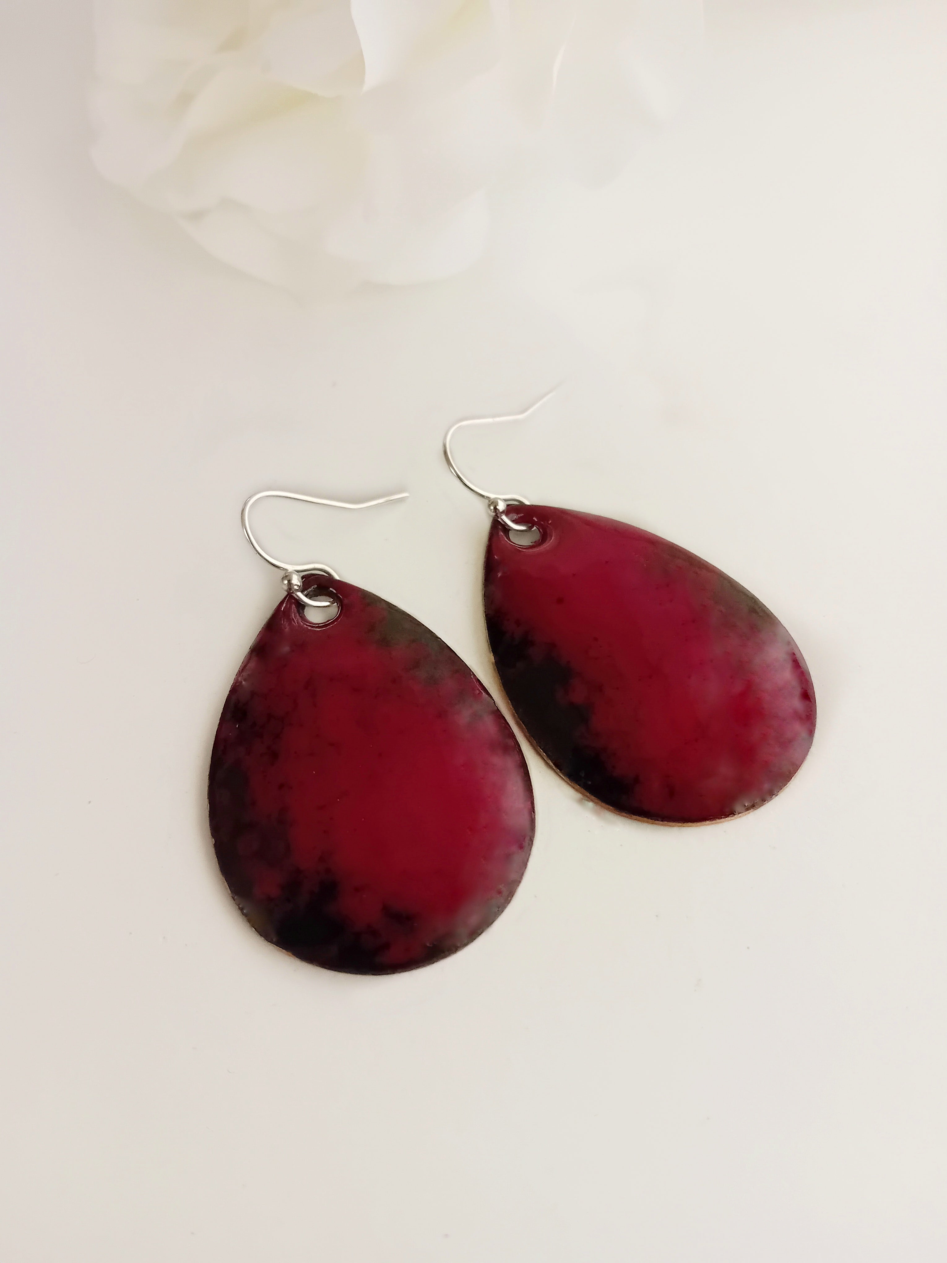 Boucles d’oreilles Grandes Gouttes Rouge bordeaux – Émaux d’art