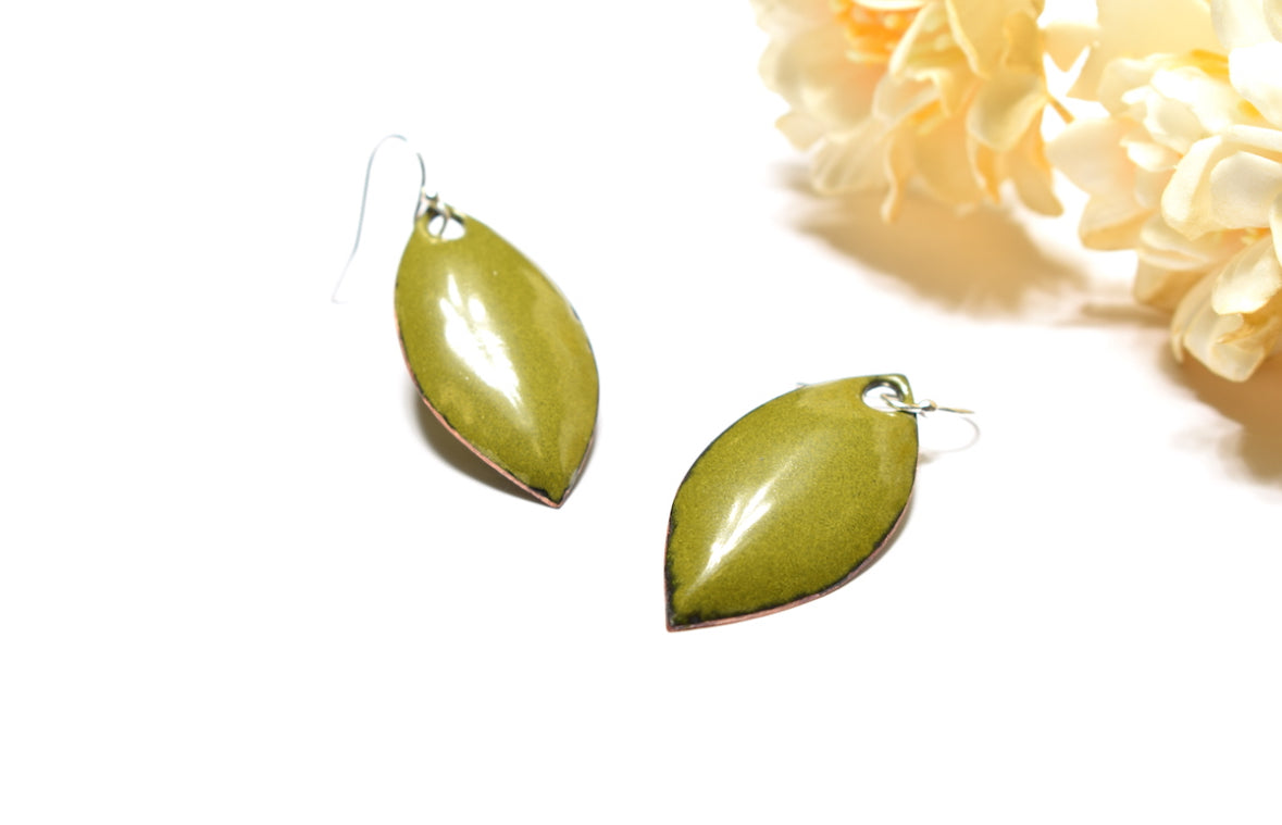 Boucles Feuilles Vert Olive – Émail – Sur Commande