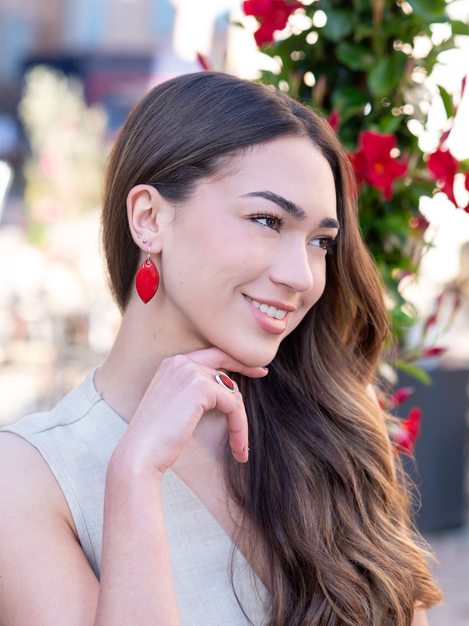 Boucles d’oreilles feuilles rouges – Émaux d’art sur métal