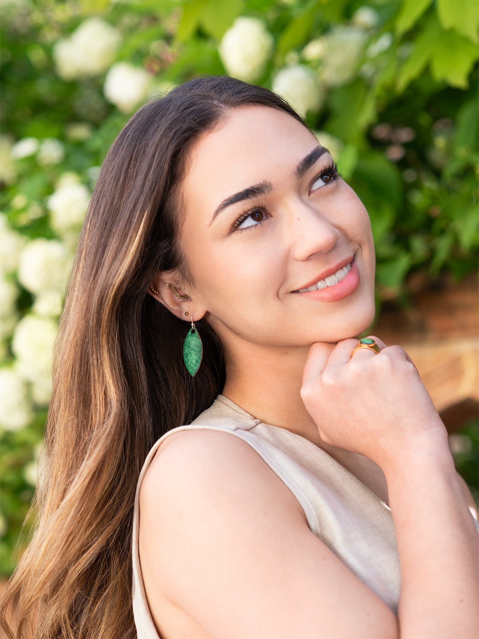 Boucles d’oreilles feuilles vertes - Émaux d’art sur métal