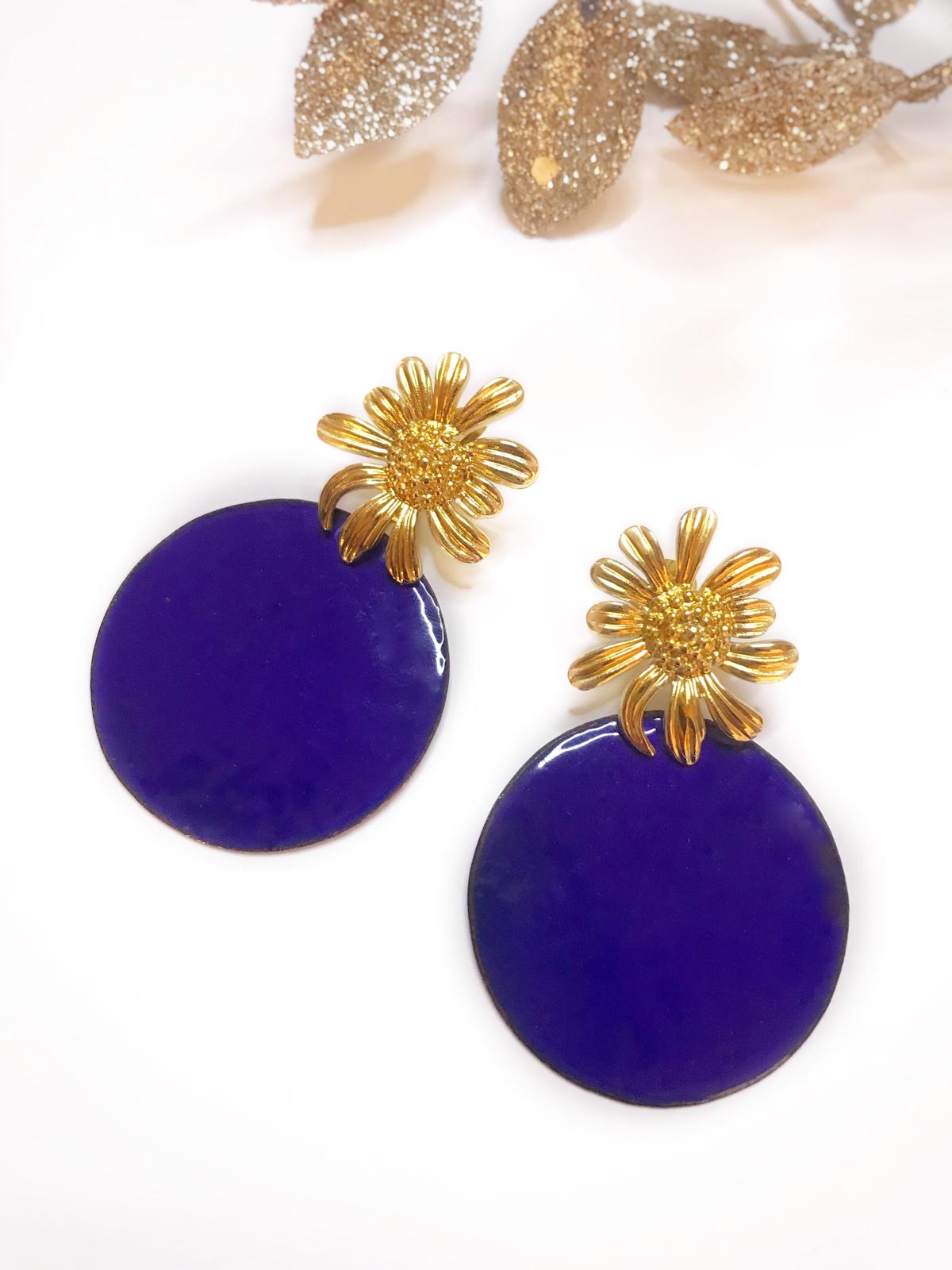 Boucles “Garden Party” – Élégance florale en bleu émaillé