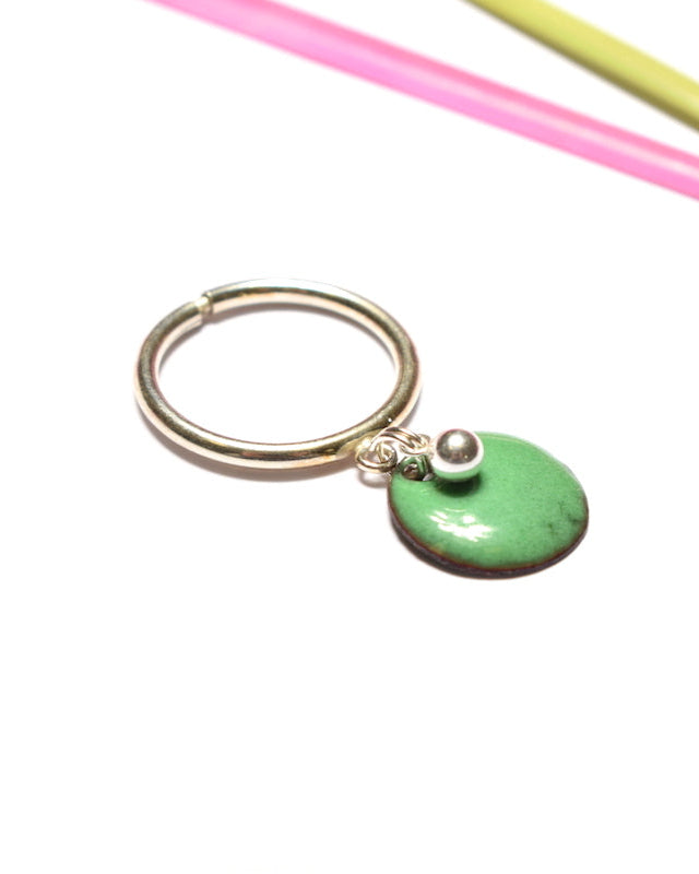Bague pampille perlée verte  * Sur Commande *