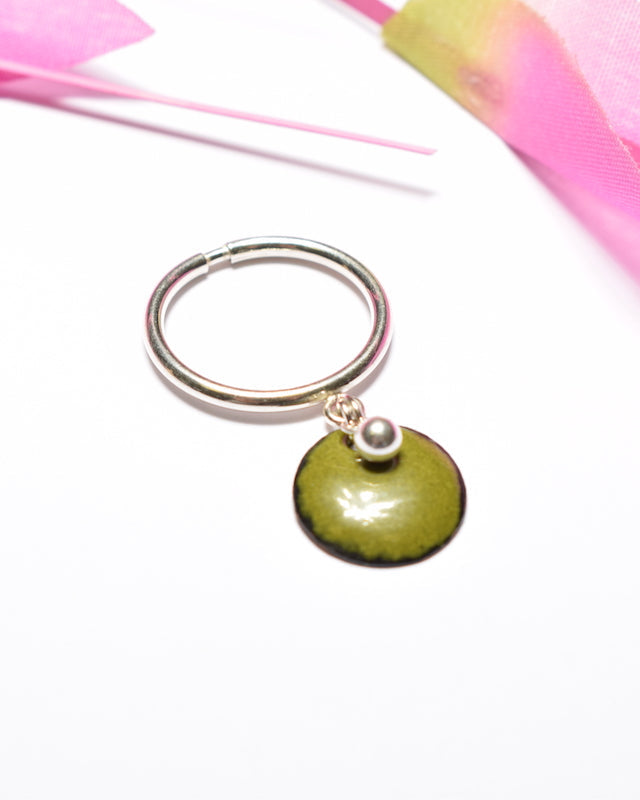 Bague pampille perlée vert olive  * Sur Commande *