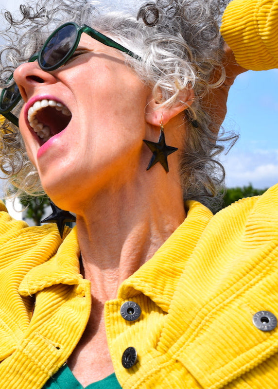 Boucles Grandes Étoiles Noires en Émail   * Sur Commande *