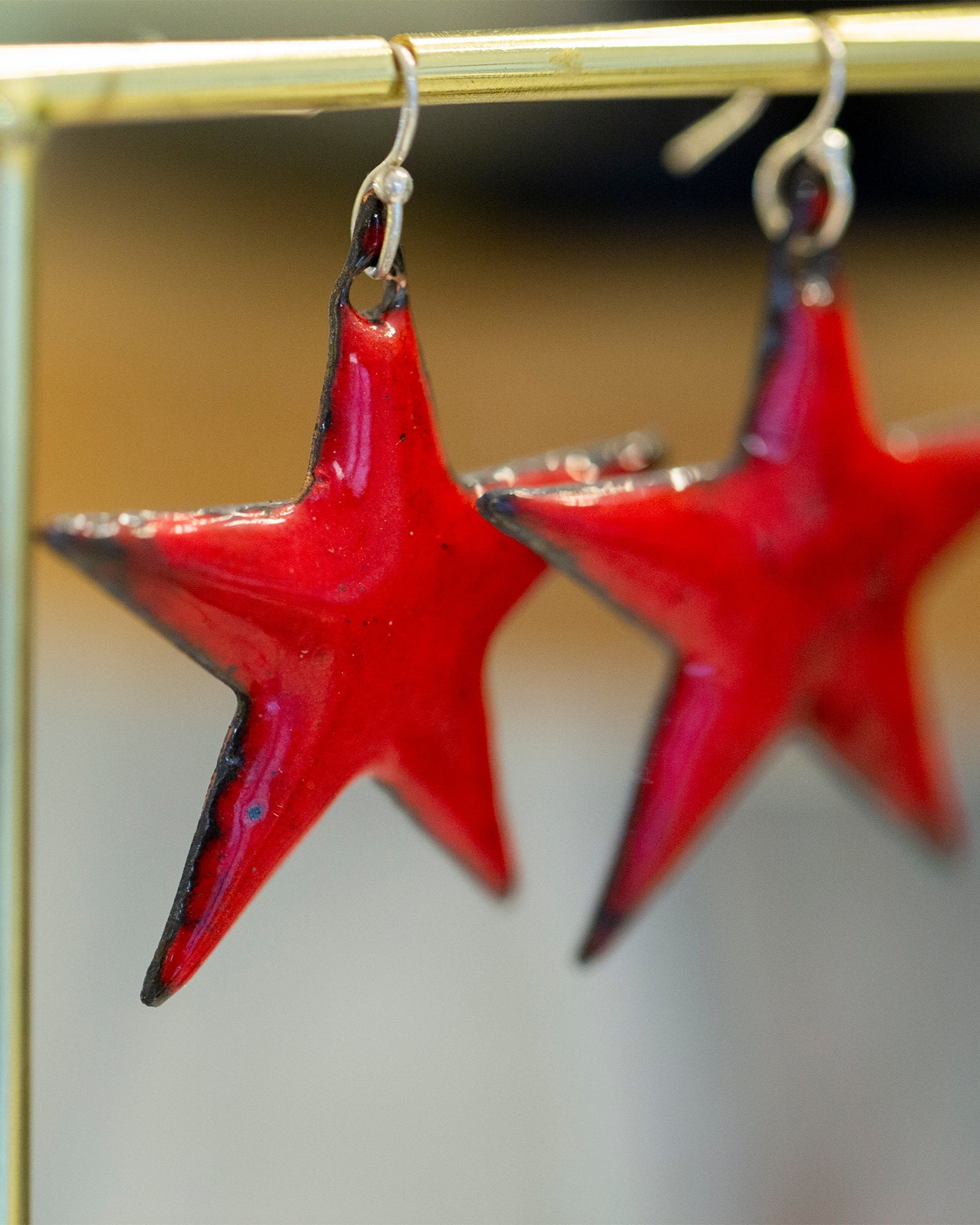 Boucles d’oreilles Grandes Étoiles Rouges en Émail – Bijou Fait Main en Argent 925