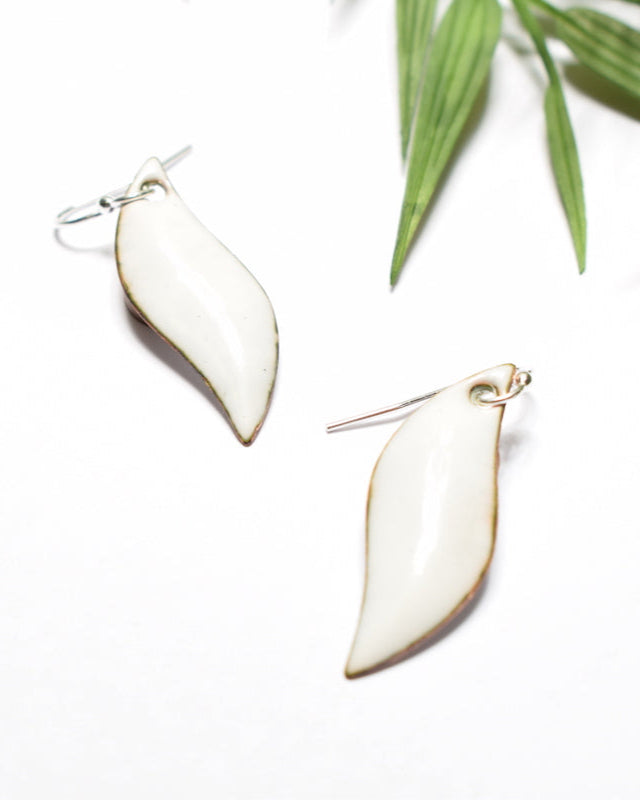 Boucles Petites Flammes Blanches en Émail * Sur Commande *