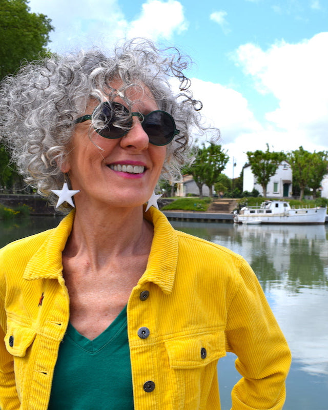 Boucles grandes étoiles blanches – Émaux faits main