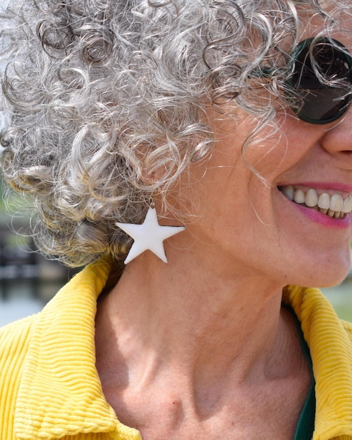 Boucles grandes étoiles blanches – Émaux faits main