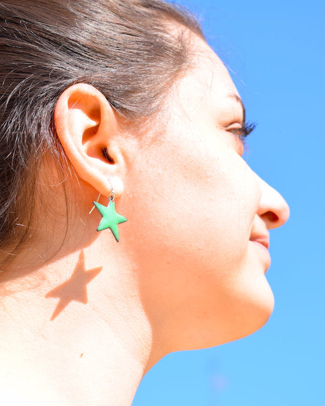 Boucles d'oreilles petites étoiles vertes
