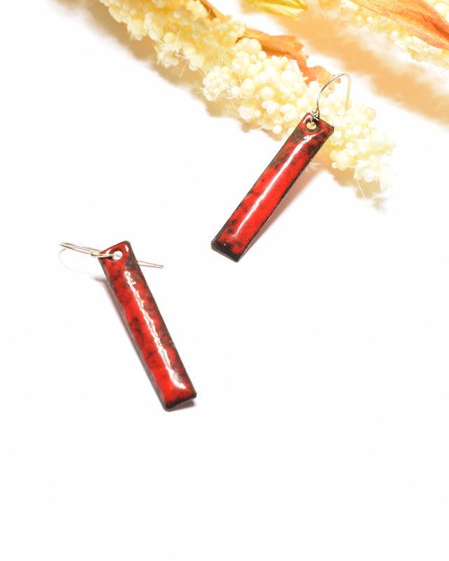 Boucles “Rectangles” – Émail rouge éclatant