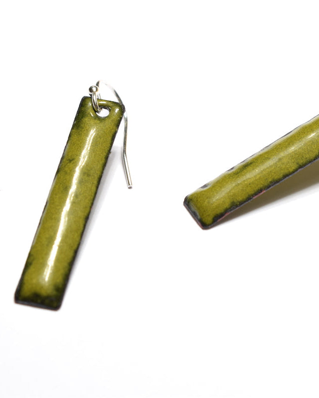Boucles “Rectangles” – Émail vert olive