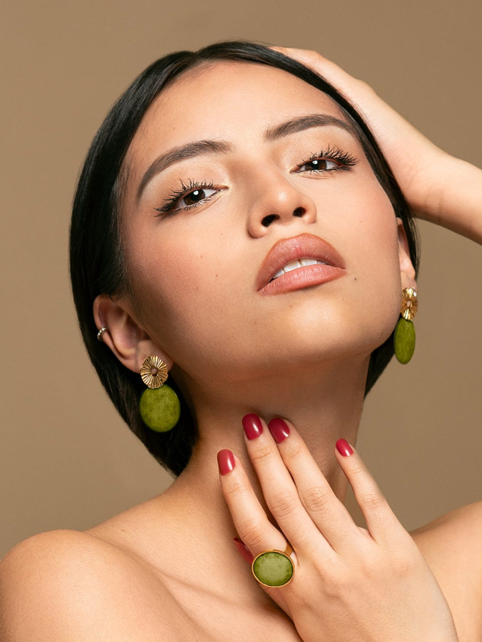 Boucles “Mini Garden” vert olive – Élégance en petit format