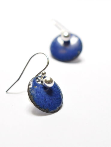 Boucles Petits Ronds Bleu Indigo – Émail et Perle Argent  * Sur Commande *