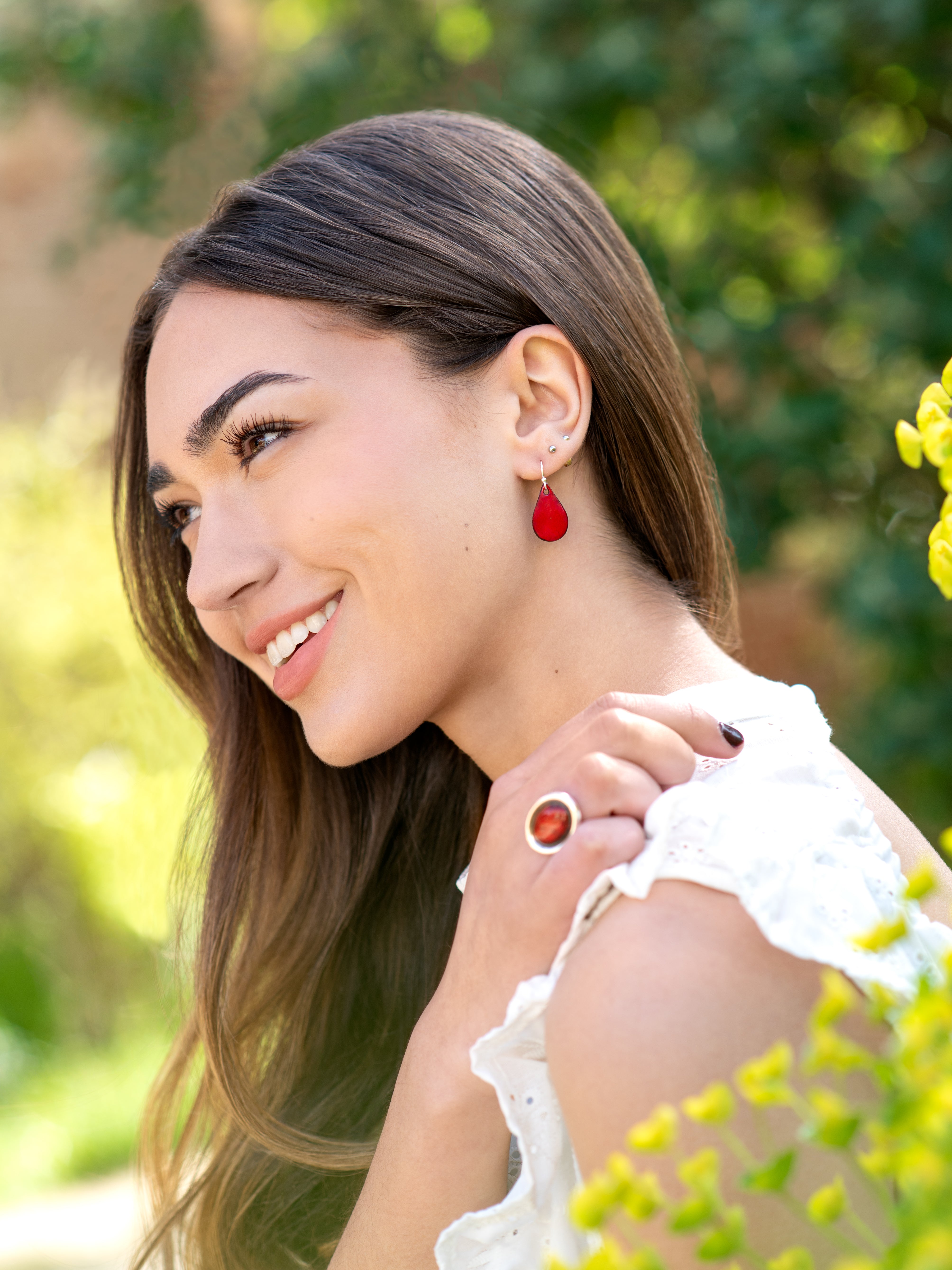 Boucles d'oreilles petites gouttes rouge vif