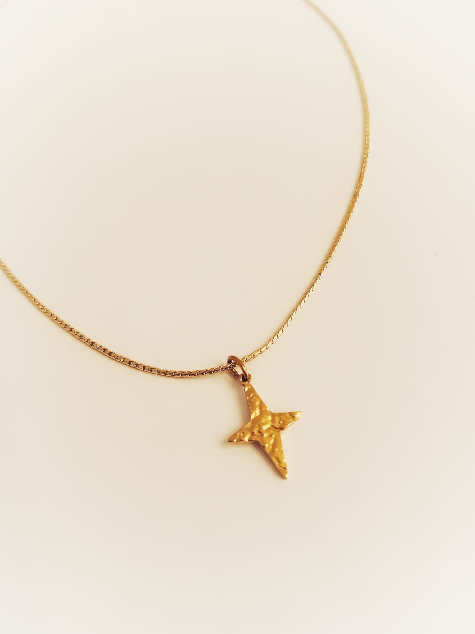 Collier étoile dorée