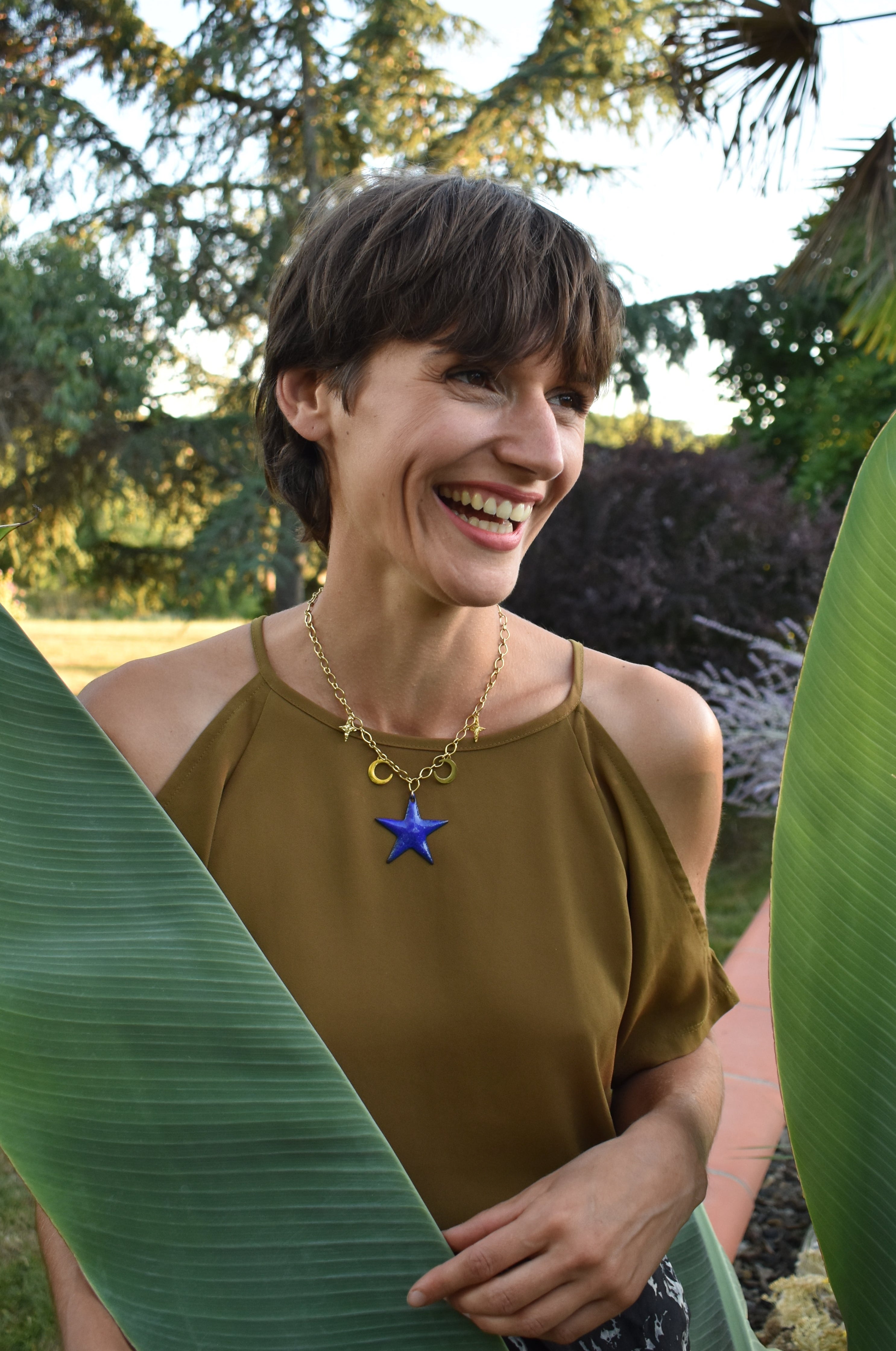 Collier à charms avec étoile bleue émaillée