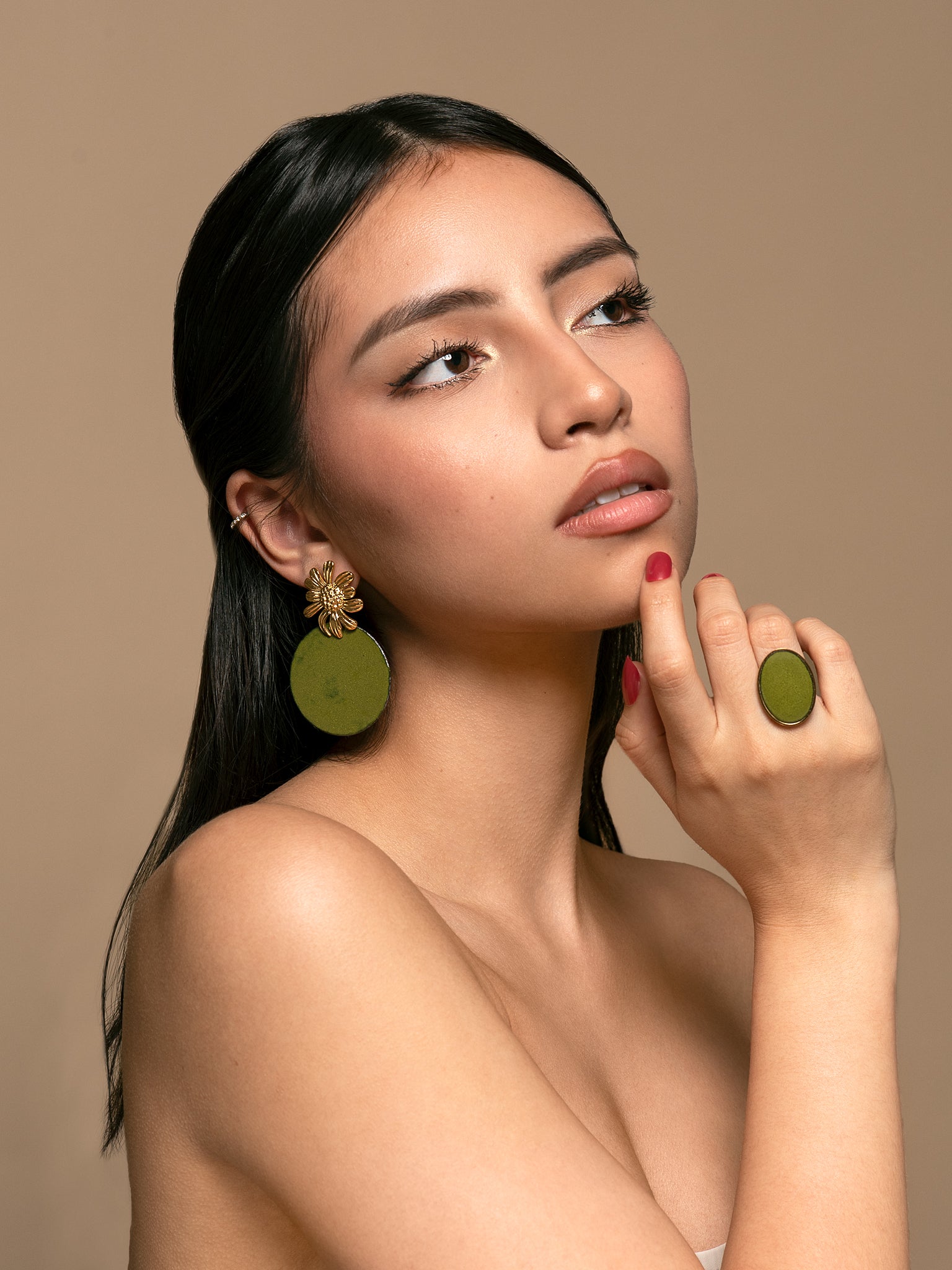 Bague ovale “Éclat Olive” – Raffinement discret en vert