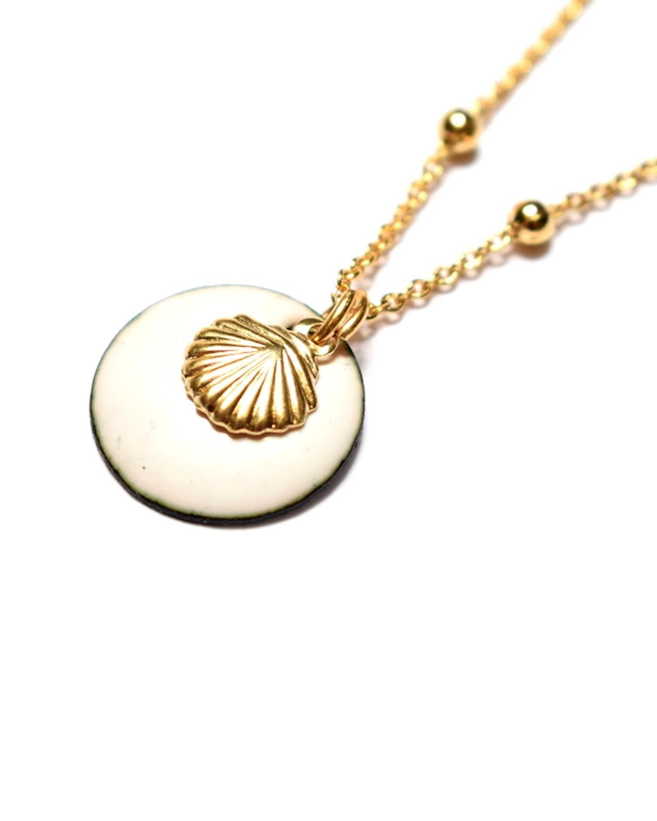 Collier petite médaille et petite coquille St Jacques