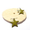 Boucles d'oreilles petites étoiles vert olive en émail