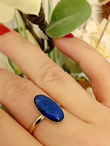 Bague fine ovale en émail bleu; sertie doré, fait main à l'atelier boutique Au fil d'émaux à Moissac, réglable