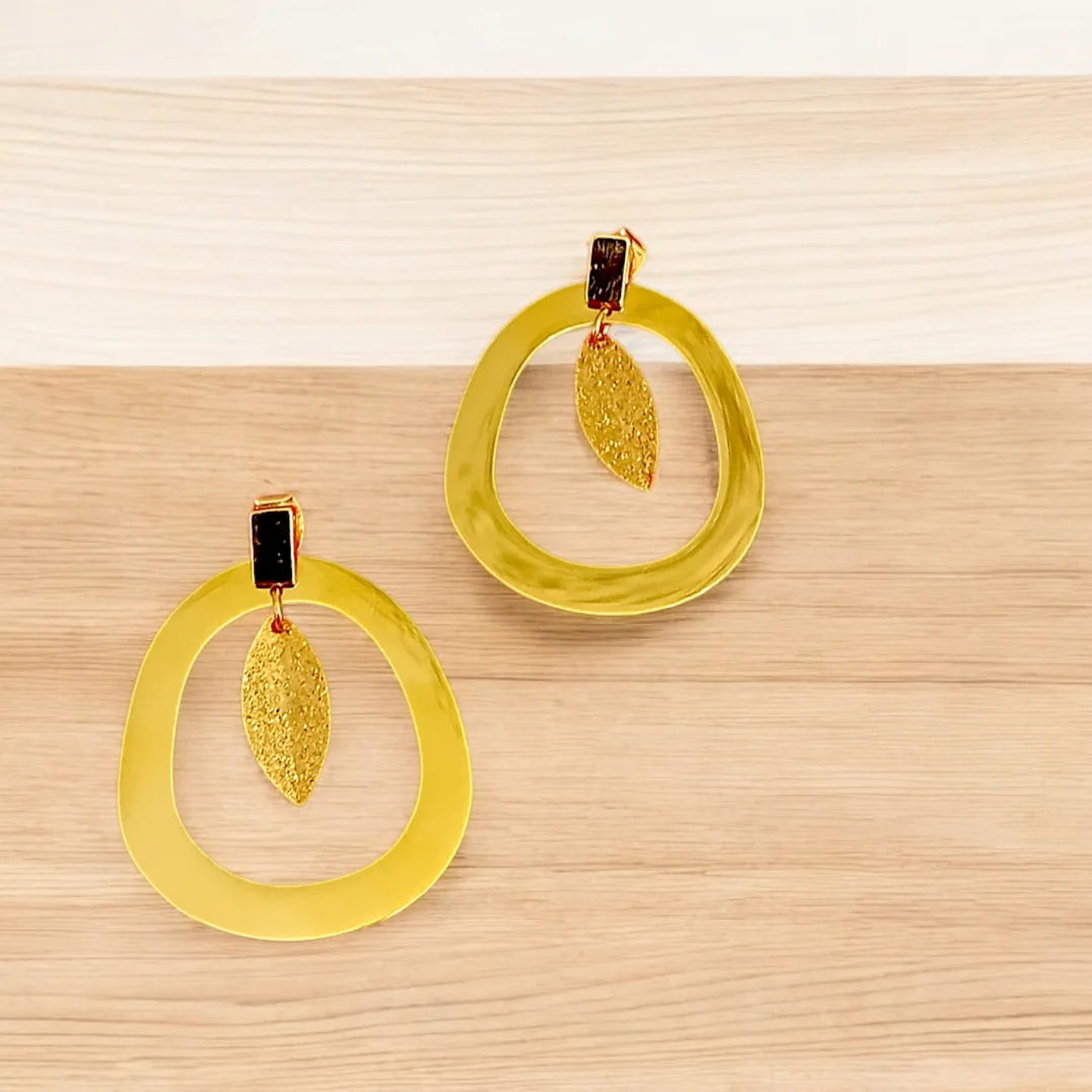 Boucles d’oreilles « Feuille Suspendue » en plaqué or