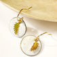 Boucles d’Oreilles Émail Blanc – Style Fin & Doré