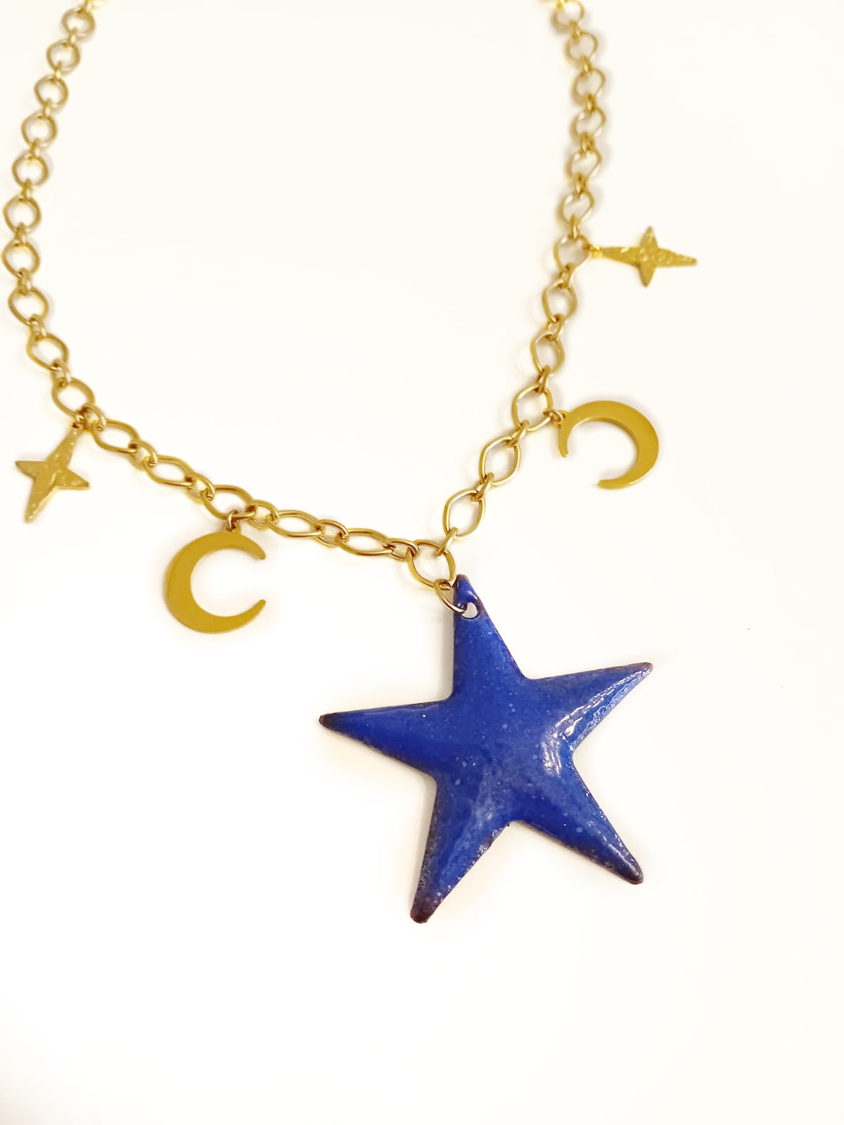 Collier à charms avec étoile bleue émaillée
