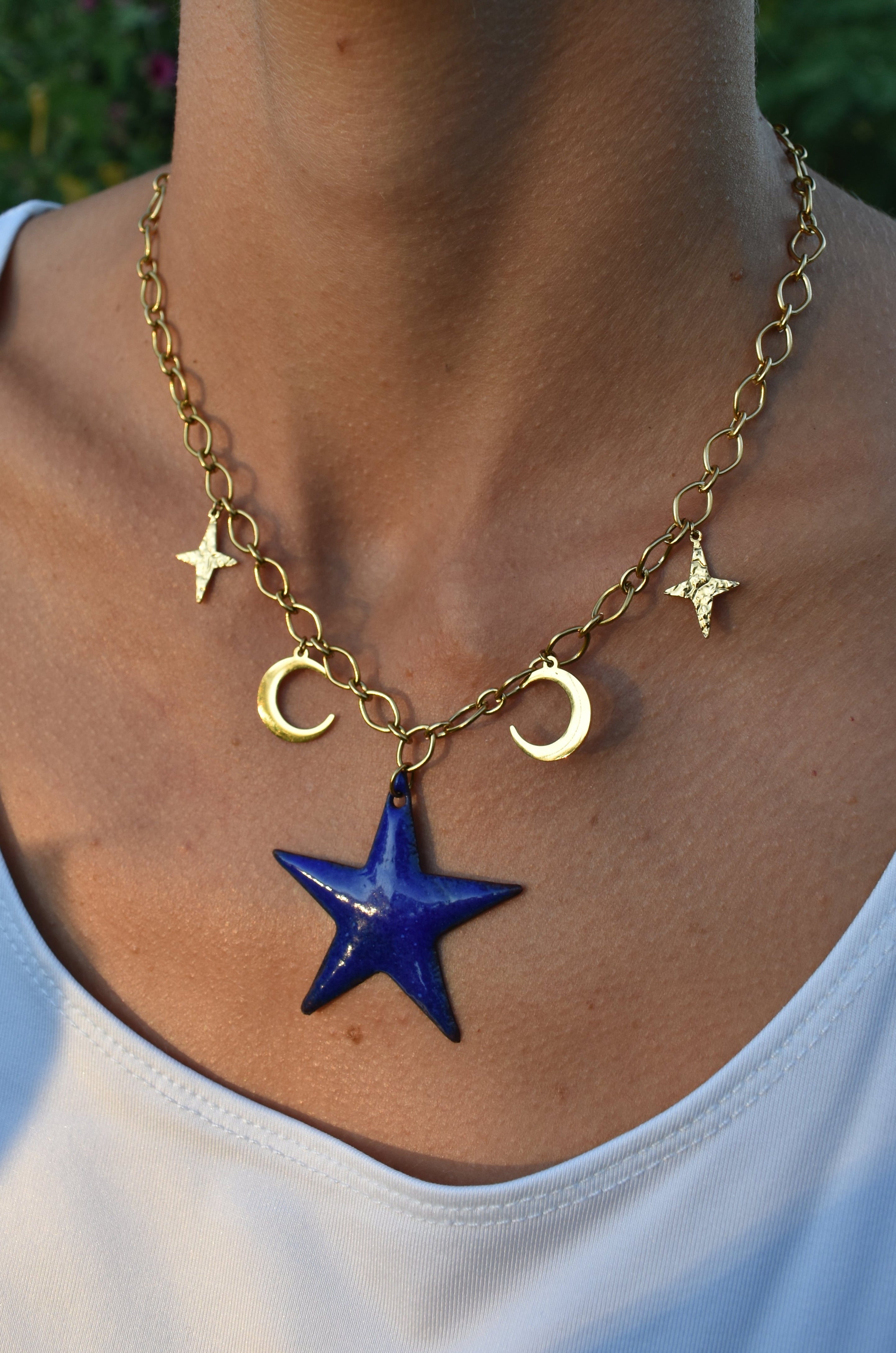 Collier à charms avec étoile bleue émaillée