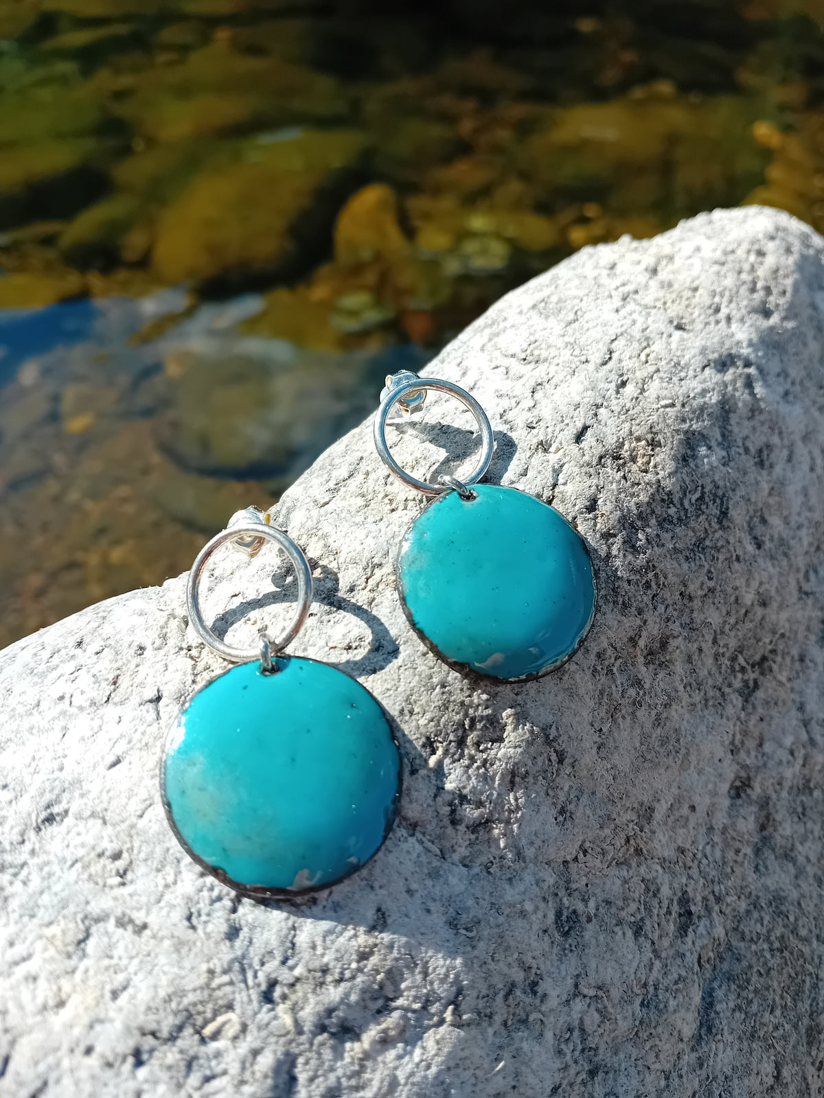 Garden Party Turquoise – Boucles d'oreilles artisanales en émail sur cuivre
