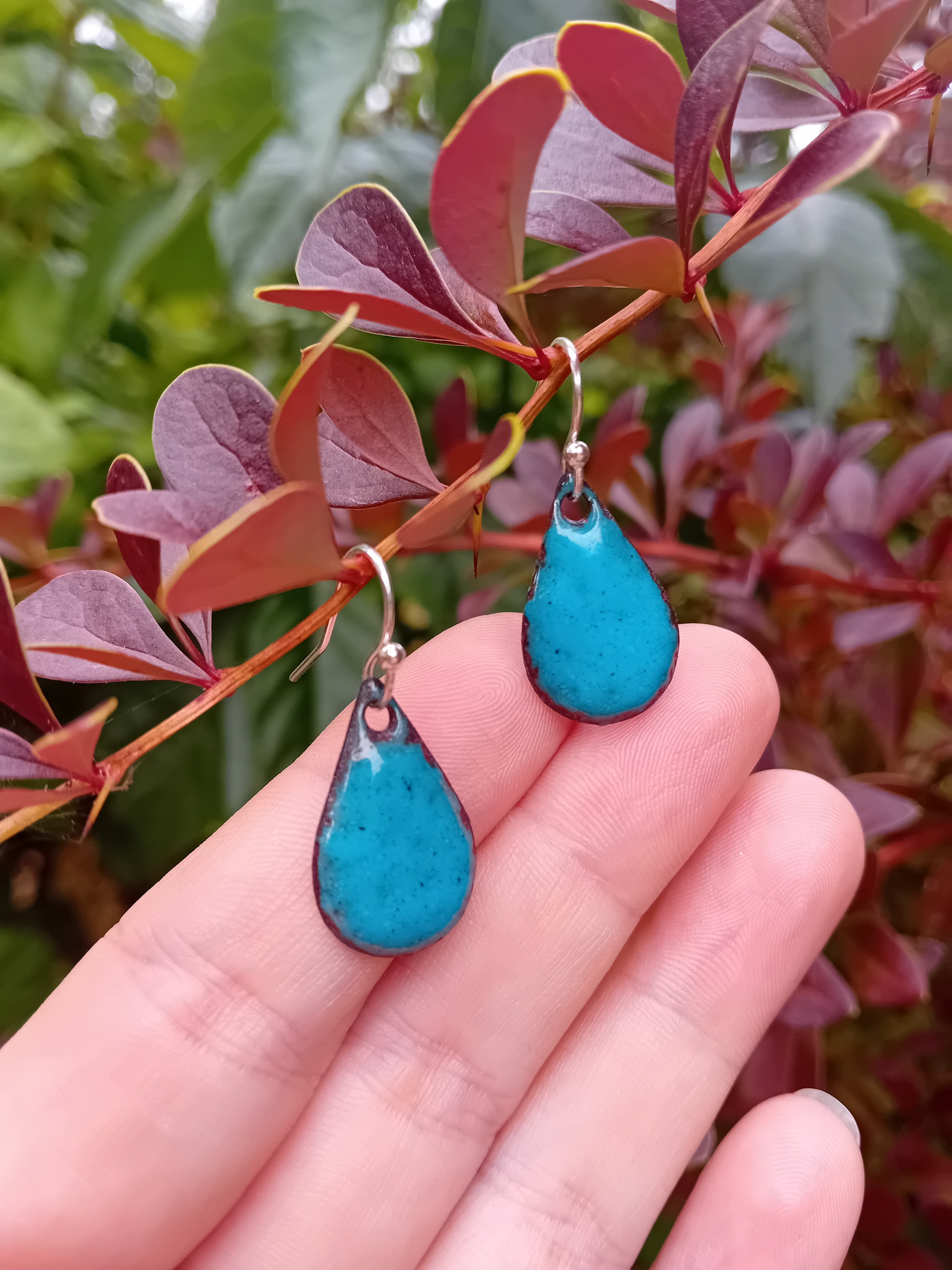 Boucles d’oreilles Petites Gouttes Turquoise en Émail sur Cuivre – Argent 925