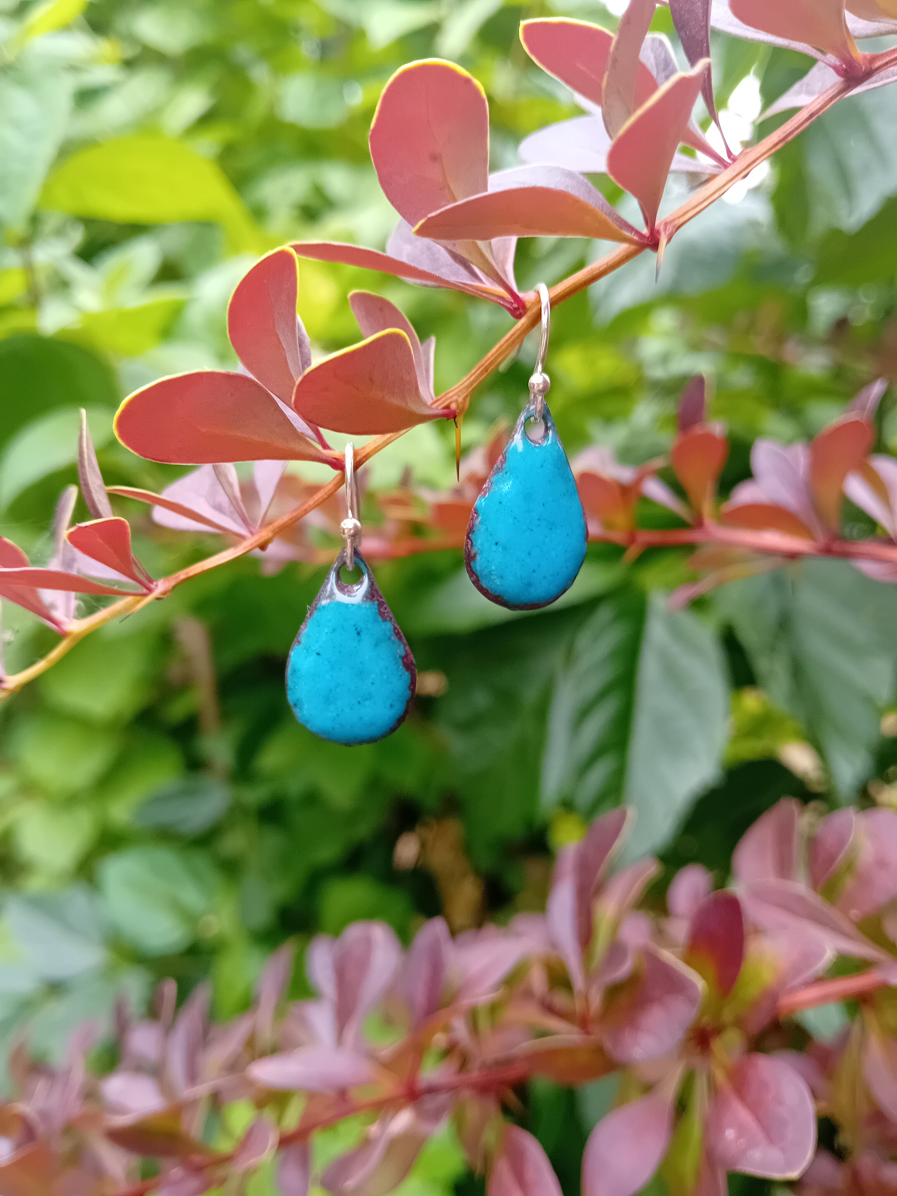 Boucles d’oreilles Petites Gouttes Turquoise en Émail sur Cuivre – Argent 925