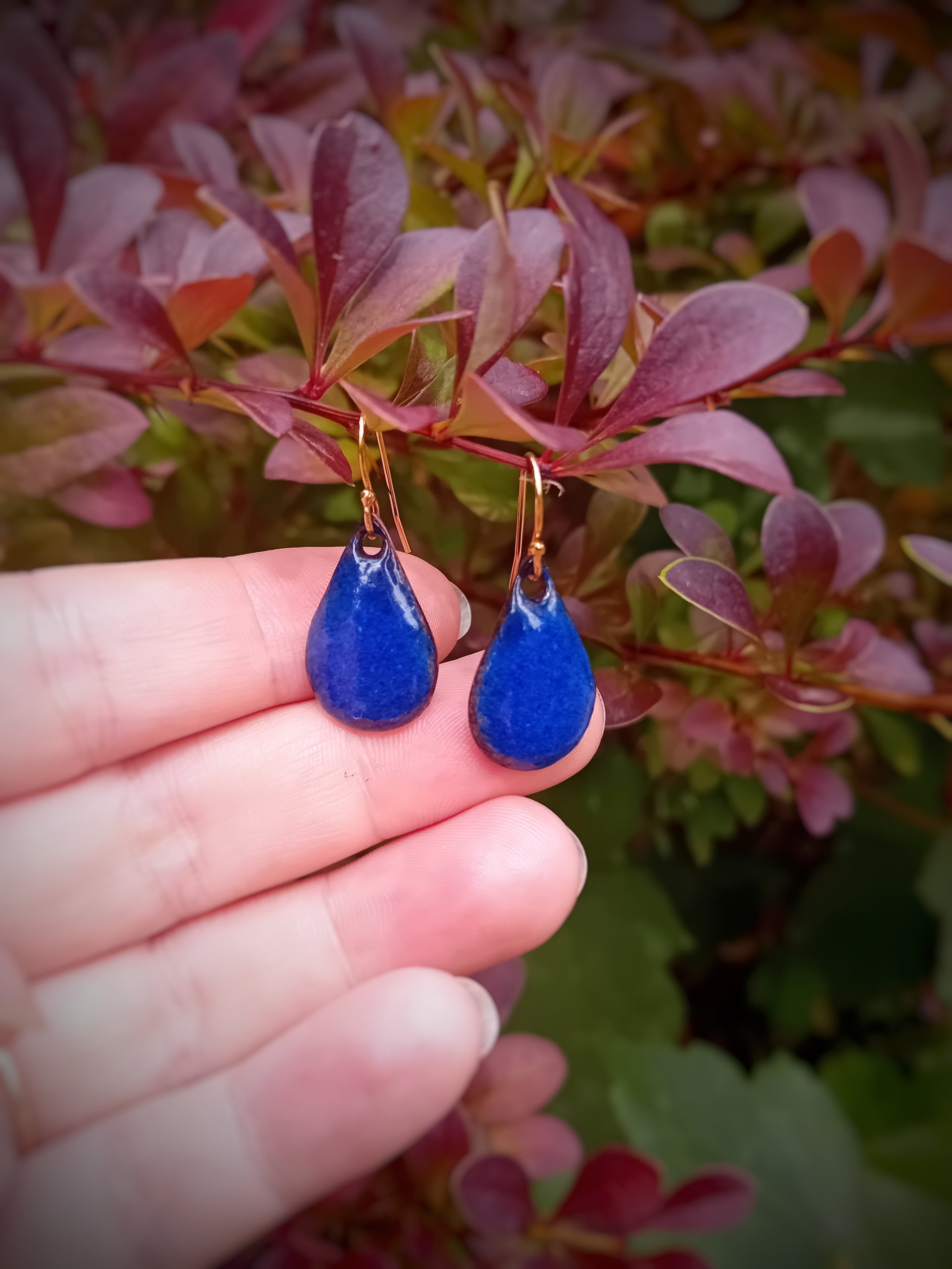 Boucles d’oreilles Petites Gouttes Bleu Roi en Émail sur Cuivre