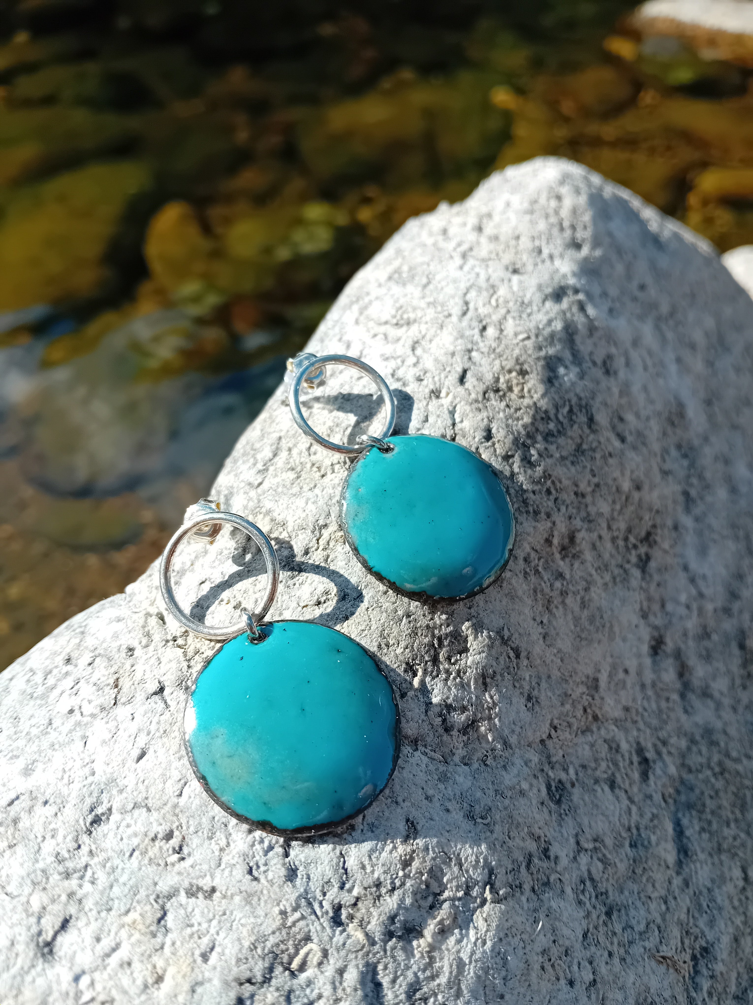 Garden Party Turquoise – Boucles d'oreilles artisanales en émail sur cuivre