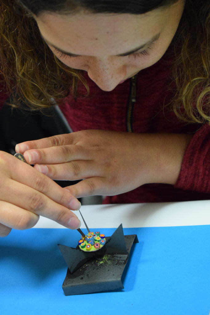 Découvrir les émaux sur métal à Moissac. Idée cadeau, loisirs. Enfants et adultes.