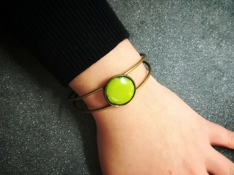 Bracelet émail vert clair monture bronze