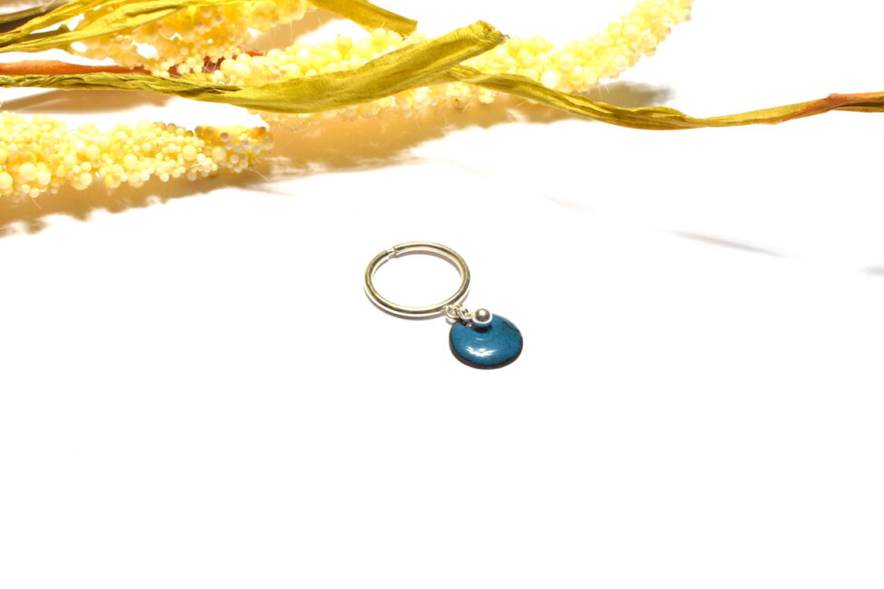 Bague pampille perlée bleu bondi et anneau réglable en argent