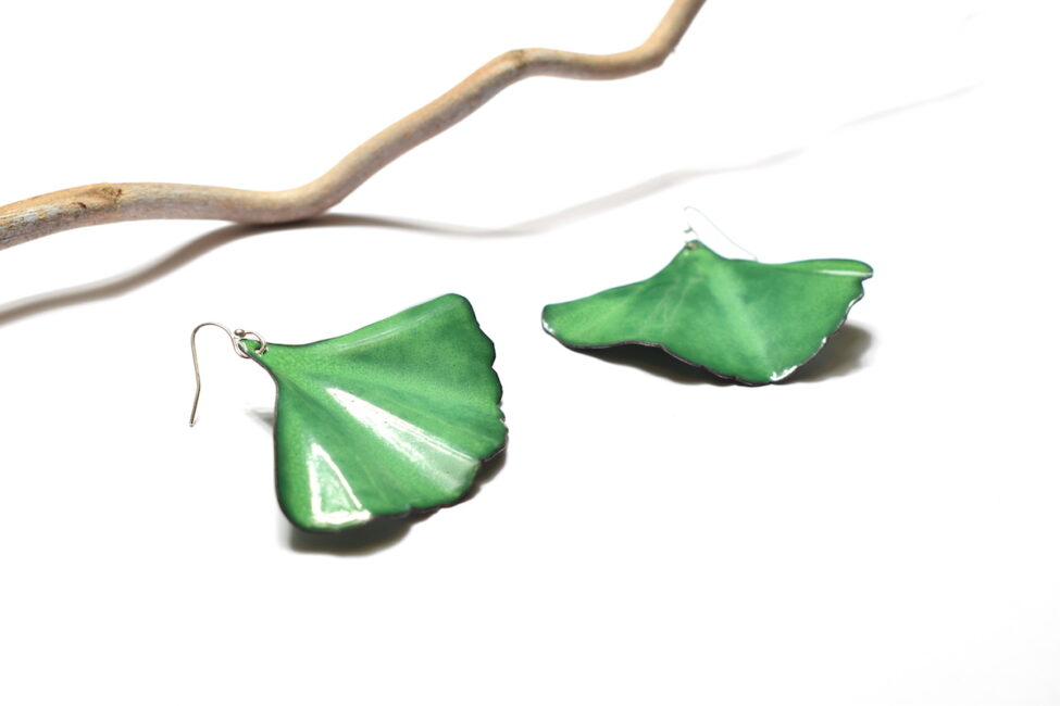 Boucles d'oreilles grandes feuilles ginkgo vertes
