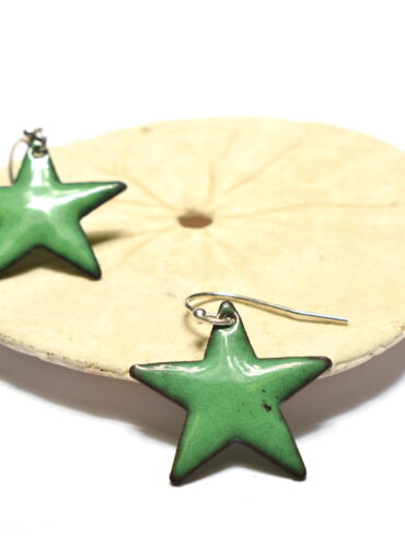Boucles d'oreilles petite étoile vert foncé en émail