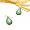 Boucles d'oreilles petites gouttes en émail de couleur vert foncé