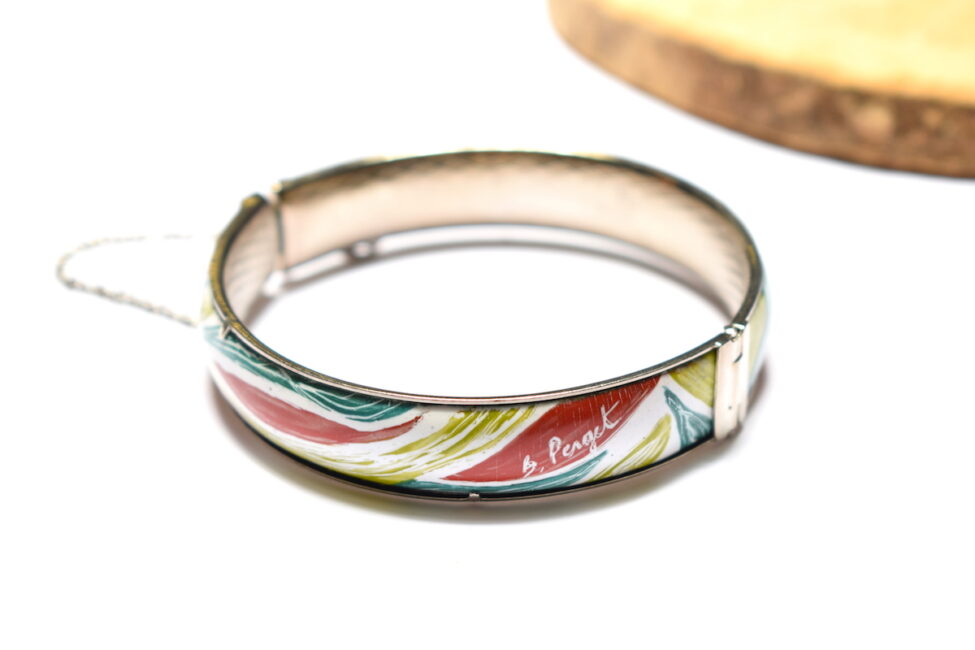 Bracelet en émail peint au motif naturel et monture rigide en argent