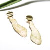Boucles d'oreilles pendantes graines de femme émaillées sur cuivre, de couleur blanc marbré