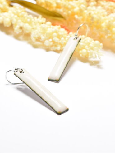 boucles-oreille-rectangle-fin-emaux-blanc-beatrice-perget-emailleuse