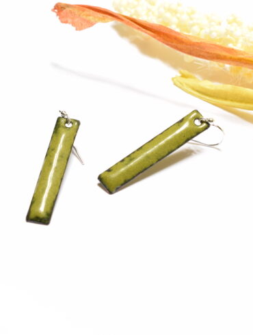 boucles-oreille-rectangle-fin-emaux-vert-olive-beatrice-perget-creatrice